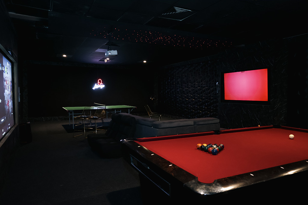 Ballers Lounge cinematic screens